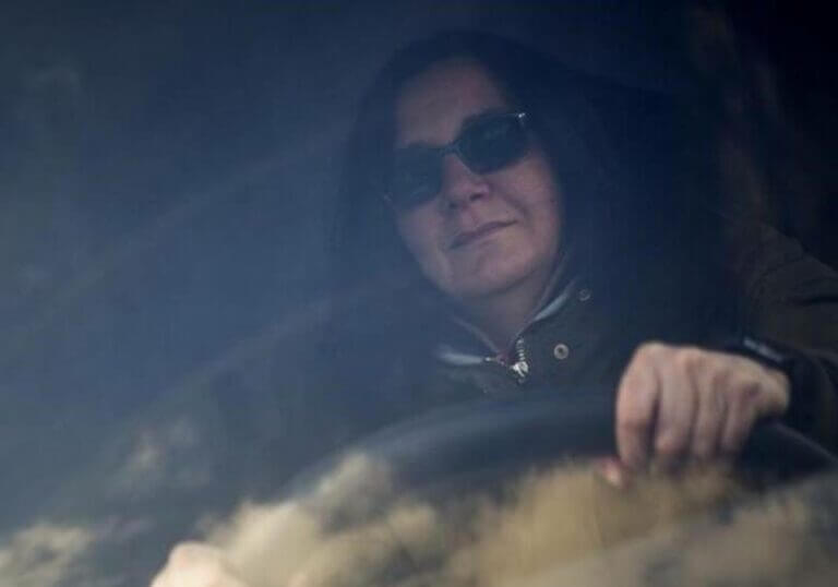 MUJER_CONDUCIENDO